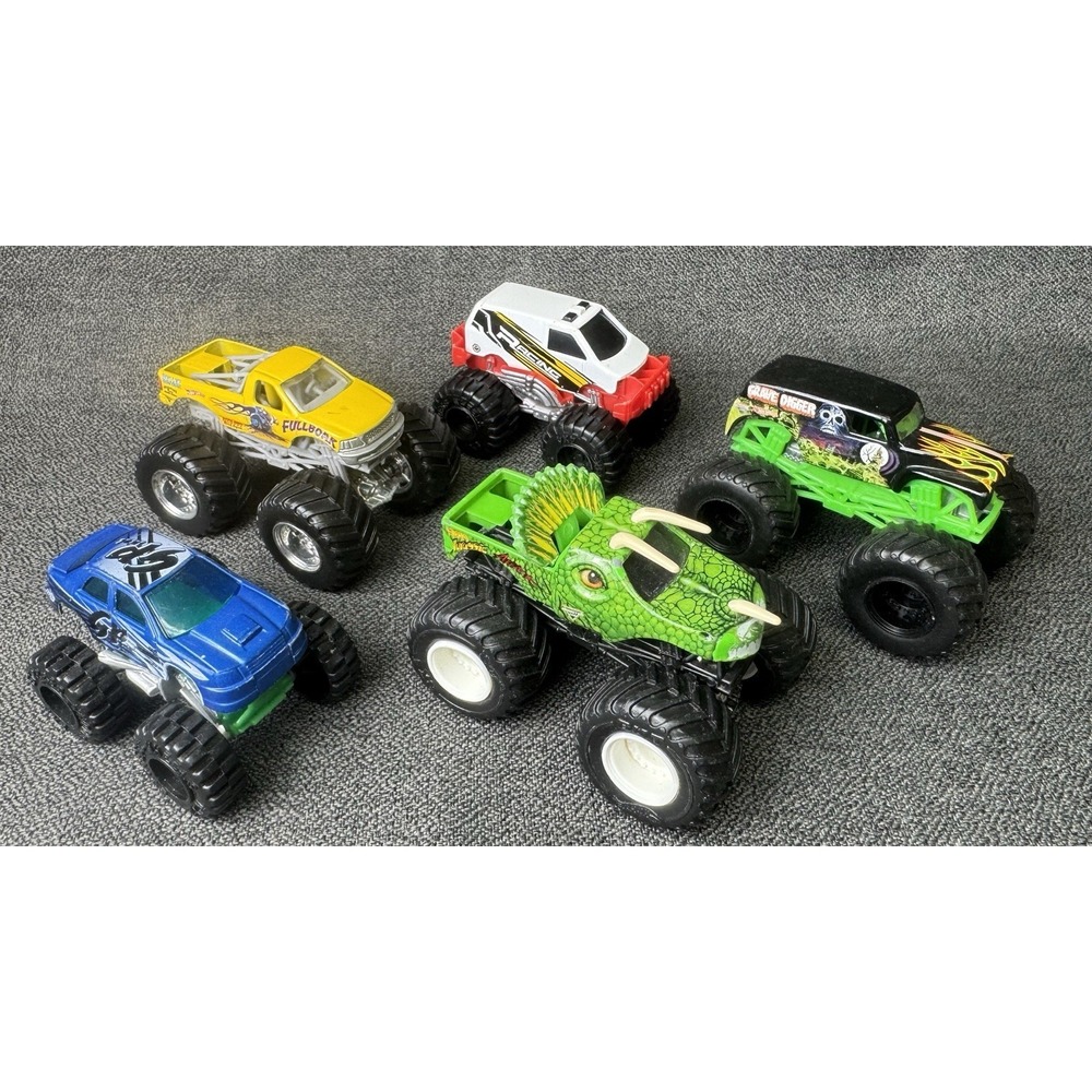 Hot Wheels Diecast Monster Trucks Grave Digger Full Boar Jurassic Attack Racing